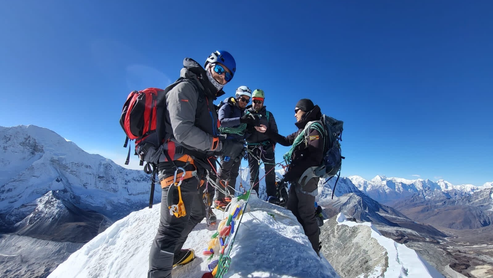 lobuche peak climbing 